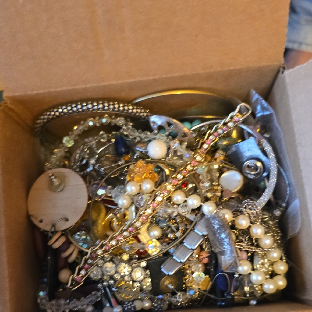 Assorted Jewelry Box with Pearls and Rhinestones 3 Lb 5 Oz Of Assorted Jewelry P